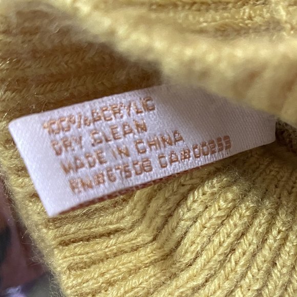 NWT~Collection eighteen Ruffled Knit Scarf - Picture 10 of 10